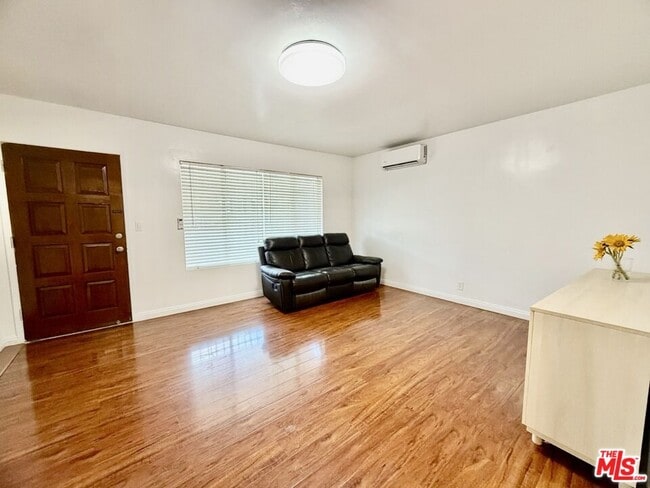 Photo - 2328 Pine St