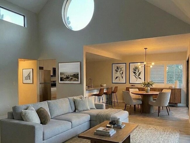 Photo - 345 N Melrose Dr