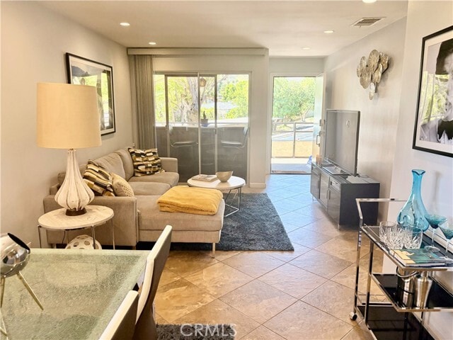 Building Photo - 510 N Villa Ct