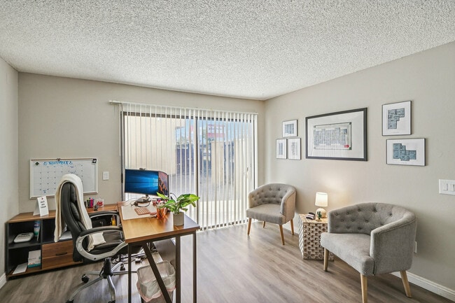 Leasing Office - Date Palms