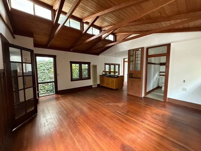 Building Photo - Private Venice Bungalow Near Abbot Kinney | 1BR + Office, 2 Baths, Garden Patio
