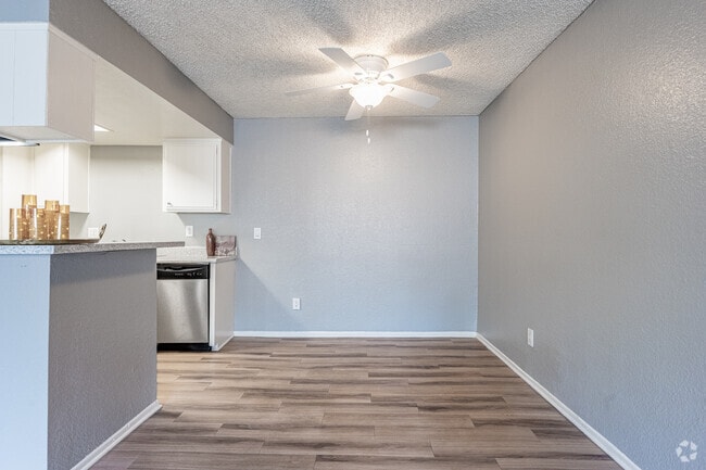 1BR, 1BA - 750SF - Dining Room - Rollingwood