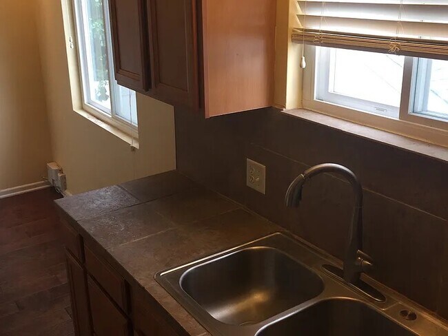 Kitchen - 2502 5th St Unit 3