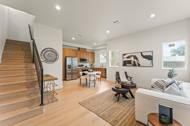 Photo - 19025 Bassett St Unit 19023