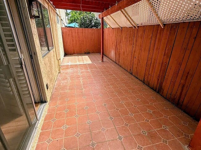 Photo - 1134 W Huntington Dr