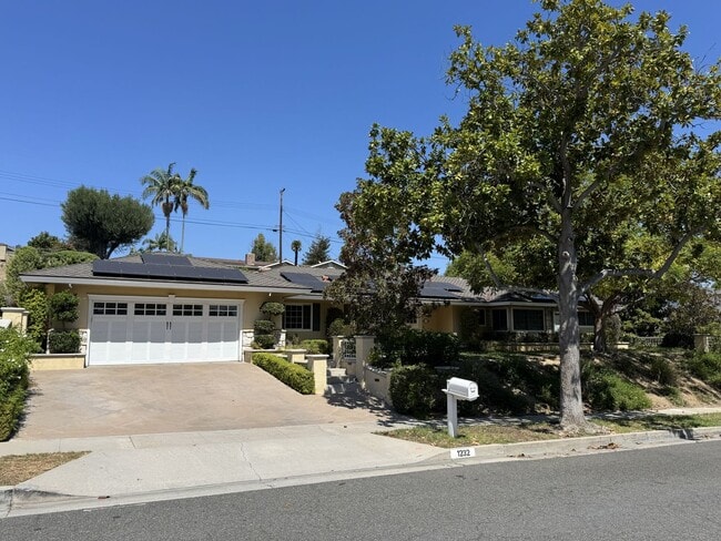 Photo - 1232 Longview Dr
