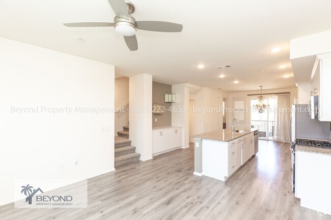 Building Photo - ***4 BED 3.5 BATH***TRI-LEVEL CONDO***GARA... Unit 111