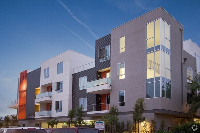 Building Photo - 11929 Courtleigh Dr Unit 203 Rental