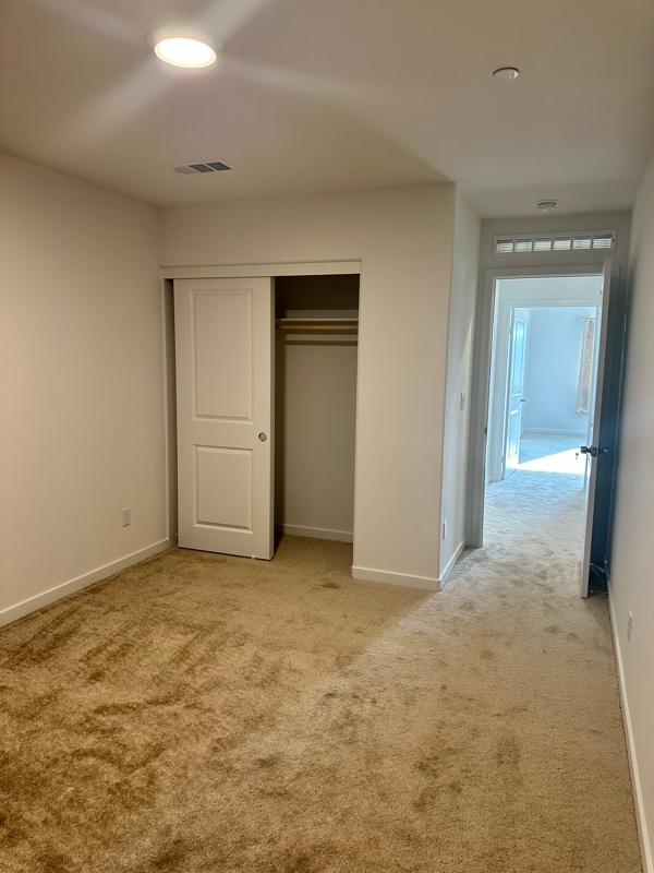 Building Photo - 2752 Lake Mendoza St