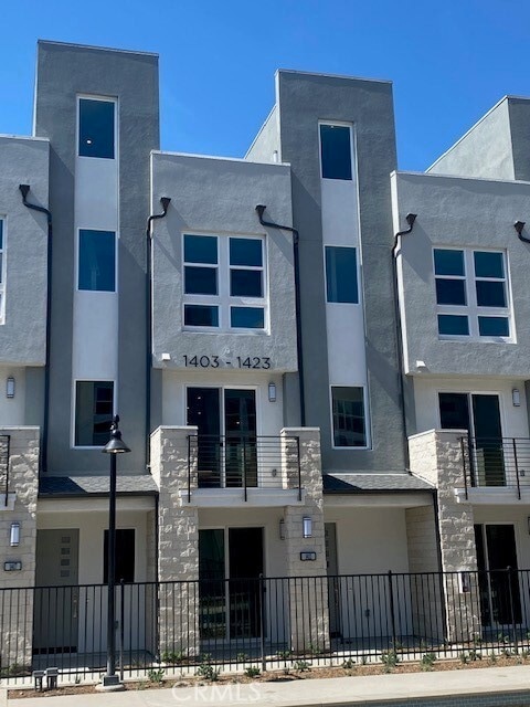 Building Photo - 1411 W Cara Dr