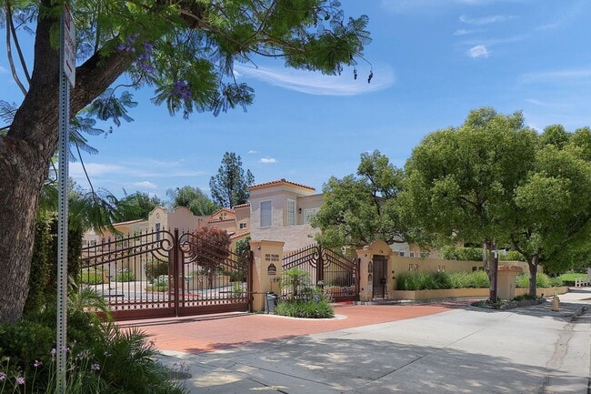 Building Photo - 4271 Park Paloma