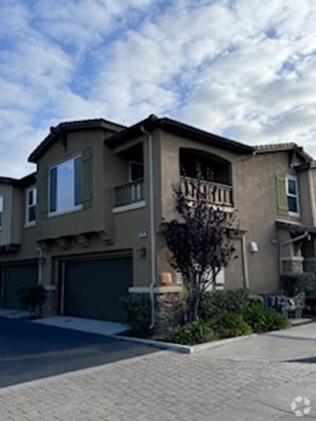 Building Photo - Beautiful 2 Bedroom, 2 Bathroom Oxnard Con... Rental