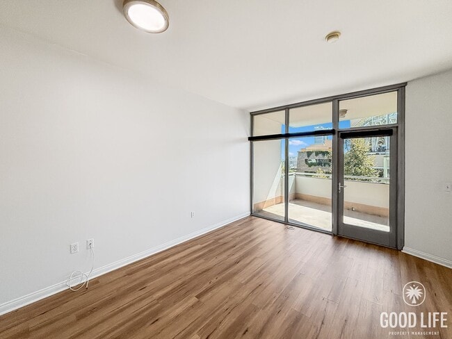Beautiful 1BD/1BA Condo in Downtown W/ W/D... - Beautiful 1BD/1BA Condo in Downtown W/ W/D...