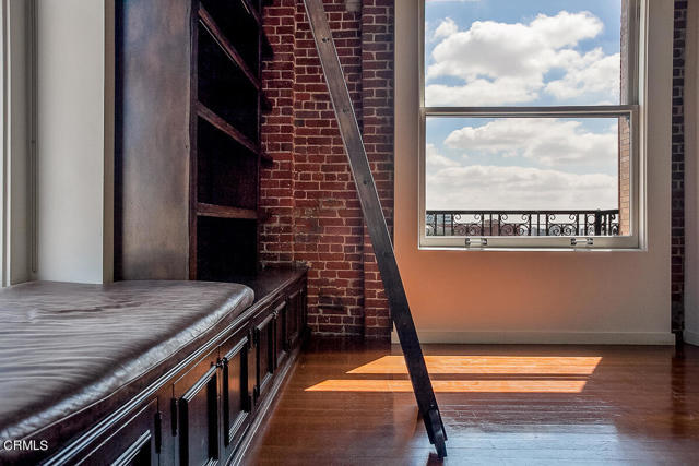 Photo - 257 S Spring St