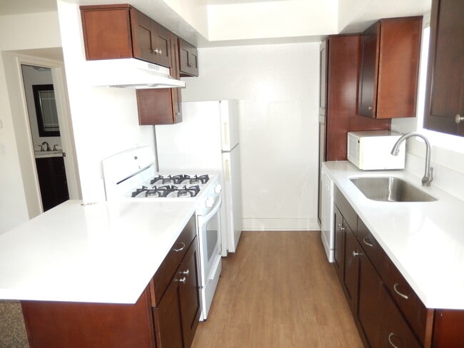 Building Photo - 2 Bed, 1 Bath in Highly Desired North Park! Unit B