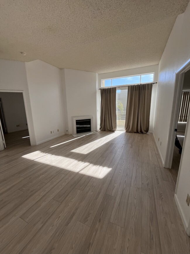 Living Room - 6140 Monterey Rd Unit 418