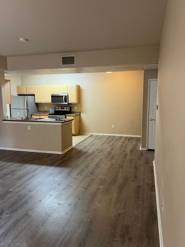 Photo - ***$500-OFF MOVE IN SPECIAL*** Stylish 2-B...