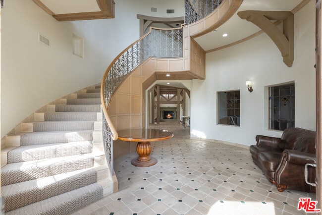 Photo - 1041 Somera Rd