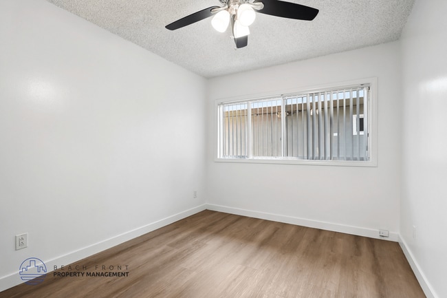 Photo - 1458 Marine Ave.