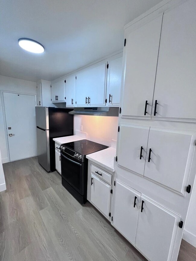 Building Photo - 118 S Wetherly Dr Rental
