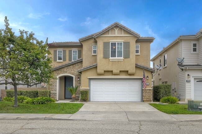 Building Photo - Charming Lake Rancho Viejo Home – Beautifu...