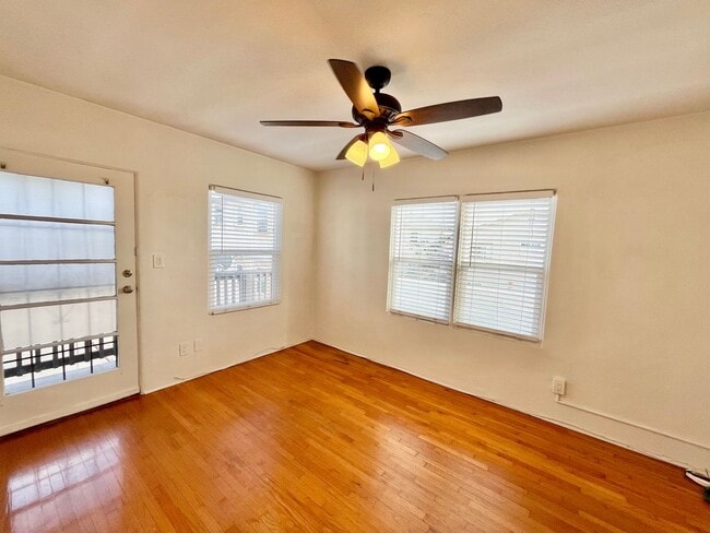 Building Photo - $200 OFF First Month's Rent! Upstairs 1 Be... Unit 4466