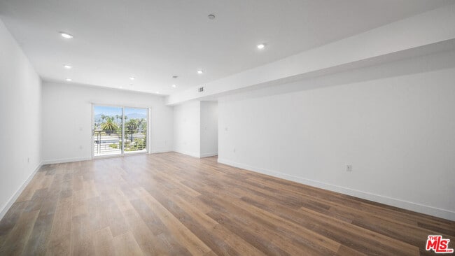 Photo - 5153 W Maplewood Ave Unit 407