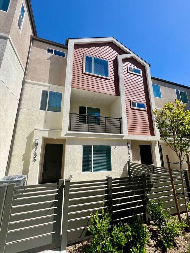 Brand New Modern 4 Bedroom / 3.5 Bath Town... - Brand New Modern 4 Bedroom / 3.5 Bath Town... Townhome