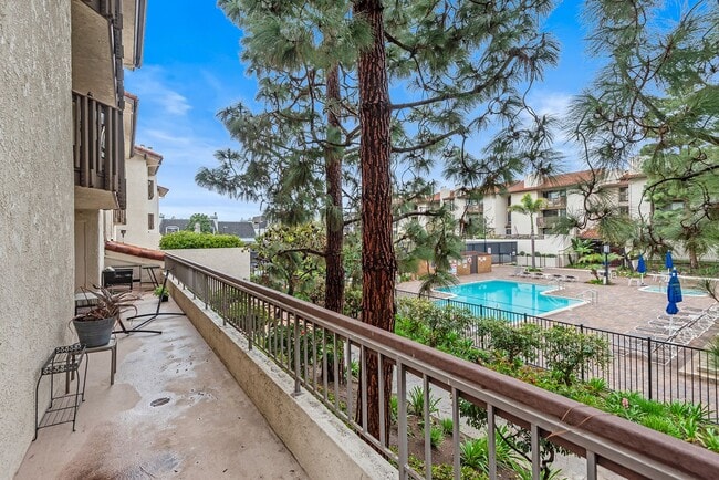 Building Photo - 2Bed/2Bath Corner Condo with Resort Amenities in Playa Del Rey