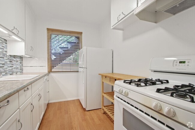 Building Photo - 1047 2nd St Rental