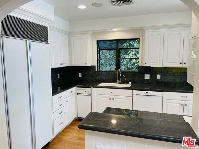 Photo - 11445 Burnham St