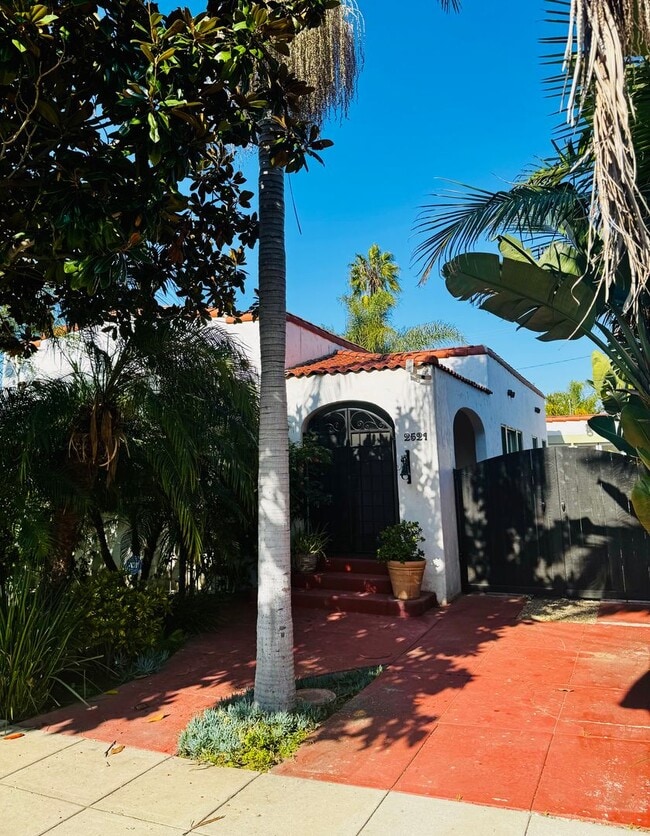 Building Photo - Remodelled Two Bedroom Home + Office for Rent in LB!