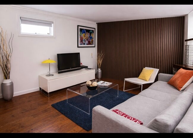 Tv dinning room - 8665 Clifton Way