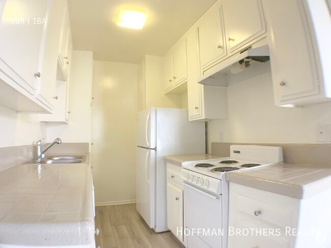 Building Photo - 1415 Bundy Dr Unit 1A Rental