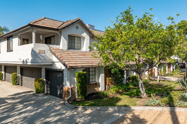 Building Photo - Charter Oaks