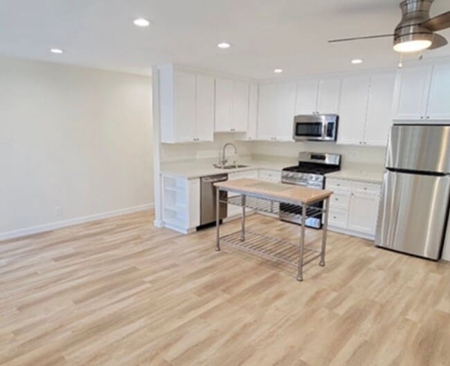 Photo - 1250 Manhattan Beach Blvd