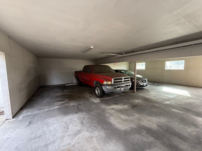 Photo - 400 N Hobart Blvd