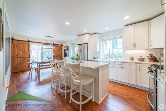 Building Photo - 3652 Caminito Carmel Landing Rental