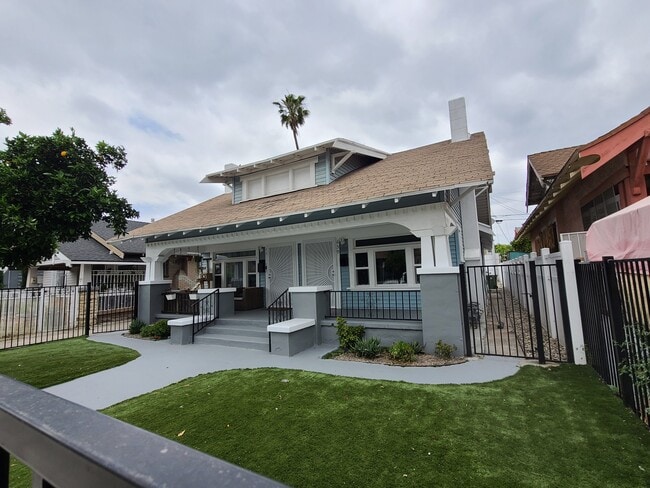 Photo - 639 W 43rd St Unit 641