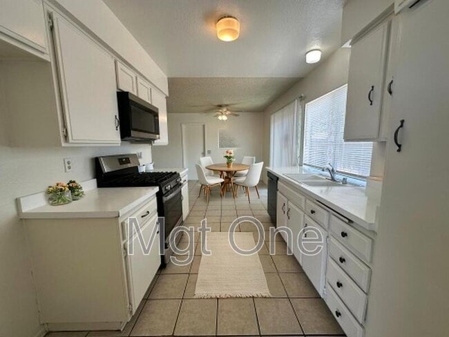 Photo - 1133 Topaz St