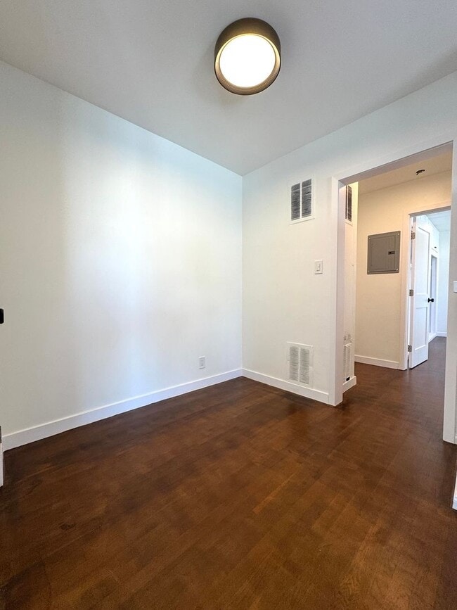 Photo - 1020 N Edinburgh Ave Unit 01