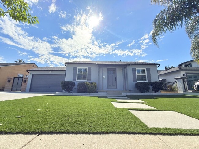 Building Photo - Upgraded 2-Bedroom Home with Garage, Yard ...
