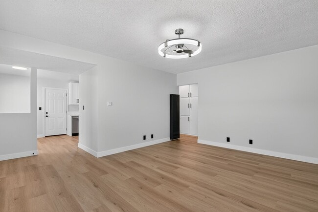 Building Photo - 812 S Ramona St Unit D