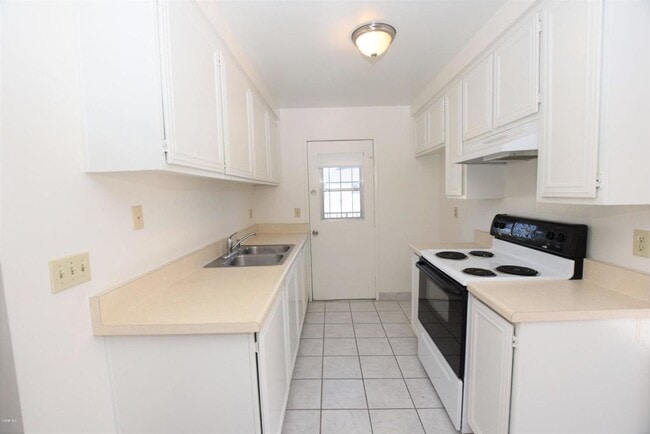 Photo - Popular Victoria Avenue Penthouse
