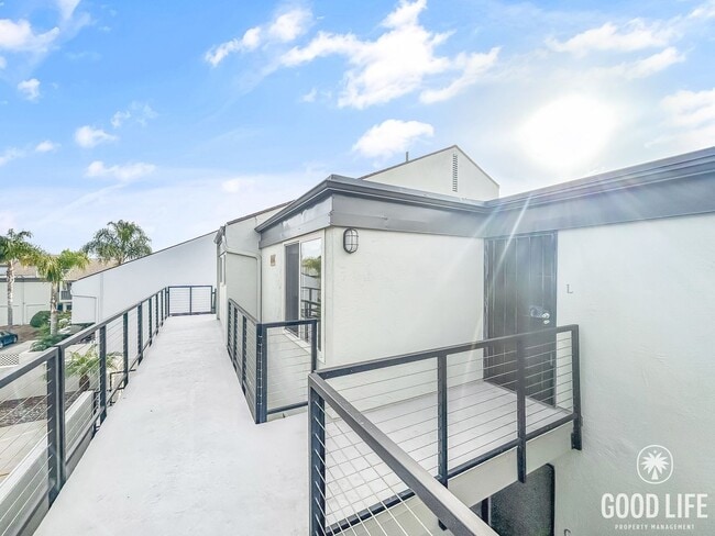 Building Photo - Bright 2BR Condo with New Carpet, Private Balcony & Great Amenities in Clairemont Mesa! $500 off ... Unit L