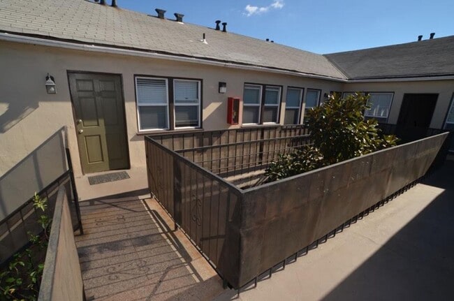 Photo - Adams Apartments...Newly Remodeled 1 Bedro... Unit 4128 1/2