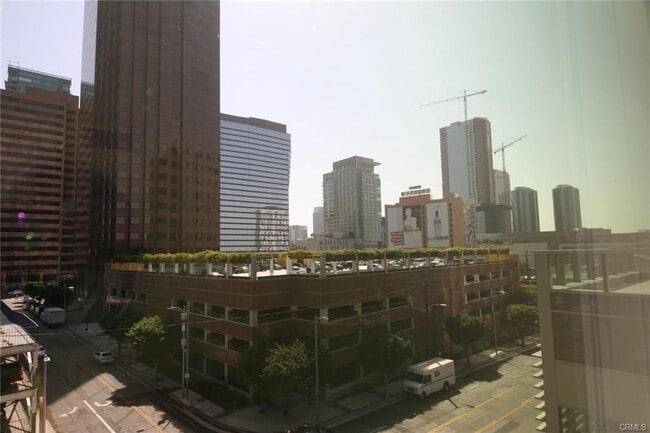 Photo - 877 Francisco St