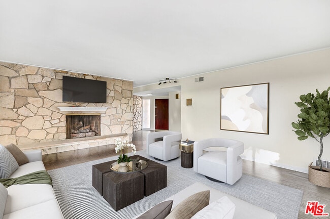 Photo - 3543 Scadlock Ln