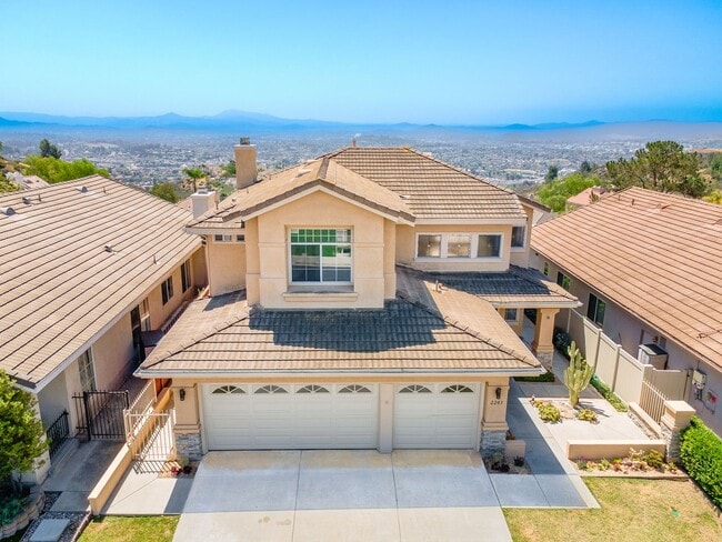 Building Photo - 4 Bedroom View Home in Emerald Heights | 3-Car Garage | Guard Gated Community