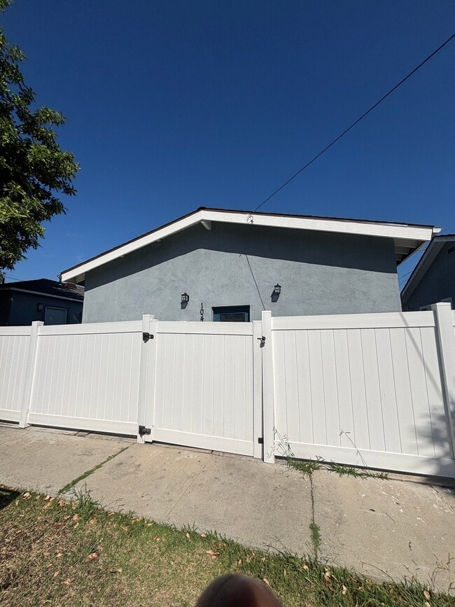 Photo - 10408 Baring Cross St